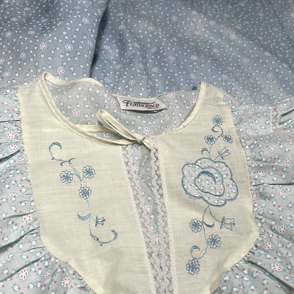 Cutest, VINTAGE, granny nightgown/dress!! - Picture 6 of 9
